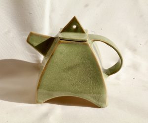 Slab teapot, triangular spout